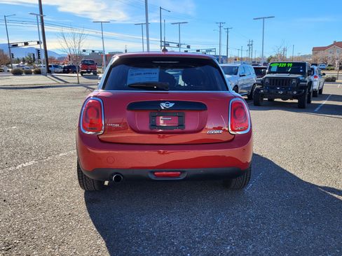 Used 2016 MINI Cooper 4-Door Hardtop image 4