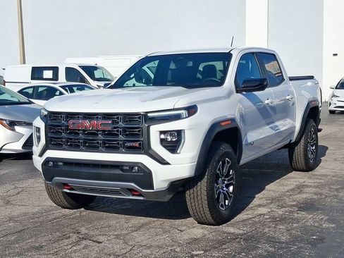 Used 2025 GMC Canyon AT4 AWD/4WD image 2