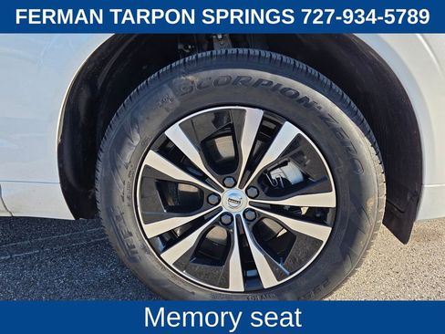 Certified 2025 Volvo XC60 B5 Core image 12