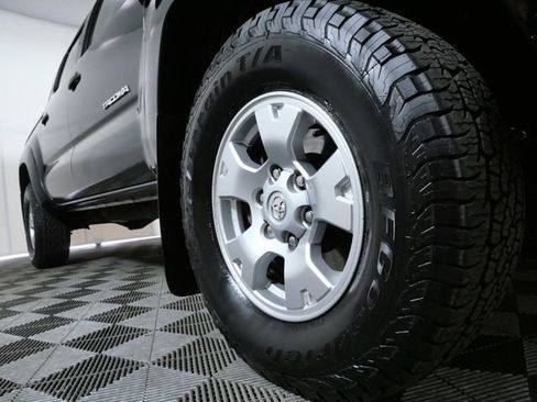 Used 2013 Toyota Tacoma 4x4 Double Cab w/ TRD Off-Road Pkg image 2