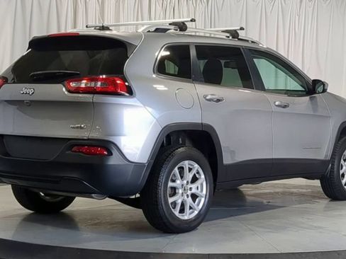 Used 2016 Jeep Cherokee Latitude w/ Comfort/Convenience Group AWD/4WD image 10