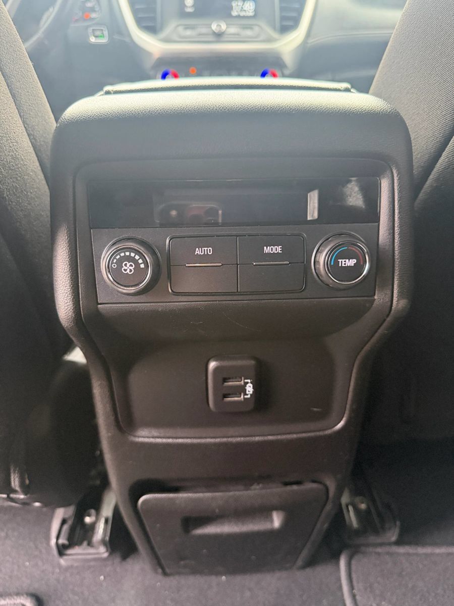 Used 2018 GMC Acadia SLE AWD/4WD image 30