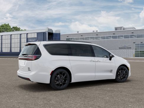 New 2027 Chrysler Pacifica Select AWD/4WD image 2