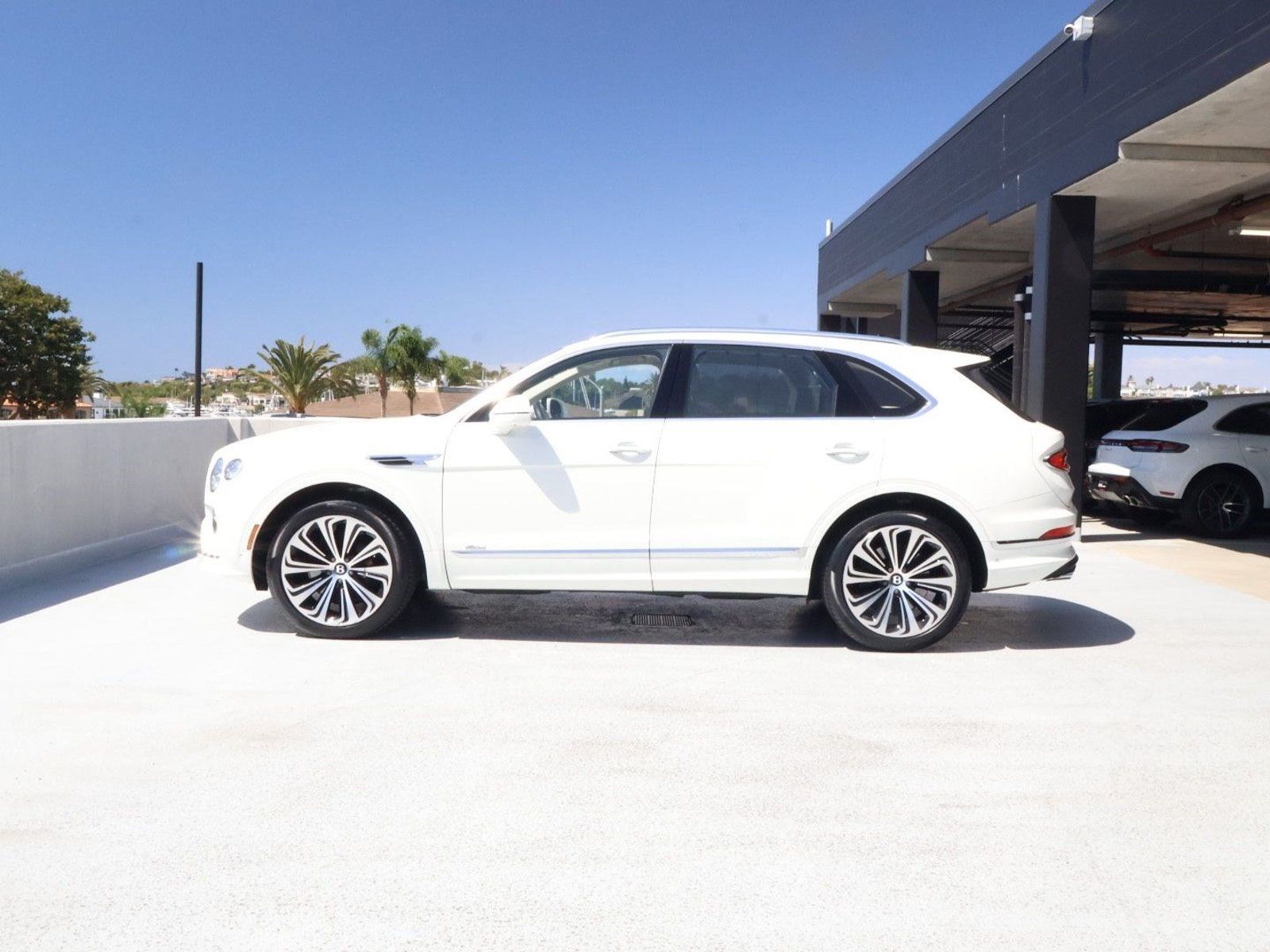 Certified 2023 Bentley Bentayga AWD/4WD image 6