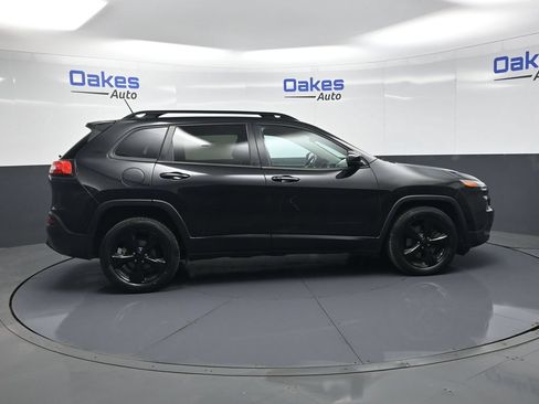 Used 2015 Jeep Cherokee Latitude w/ Comfort/Convenience Group FWD image 8