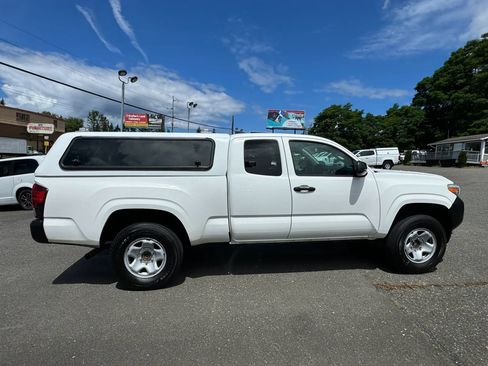 Used 2022 Toyota Tacoma SR RWD image 4