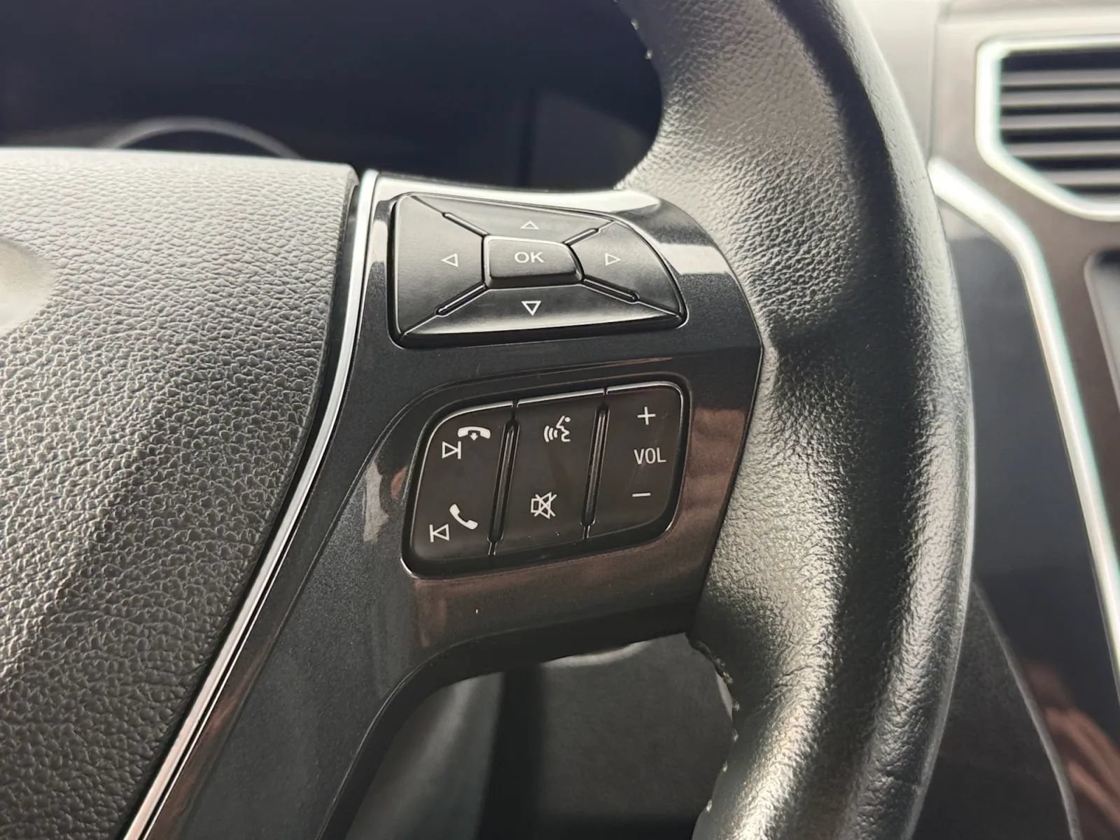 Used 2019 Ford Explorer Limited w/ Class III Trailer Tow Package AWD/4WD image 28