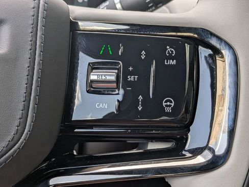 Used 2026 Land Rover Range Rover Velar S AWD/4WD image 29