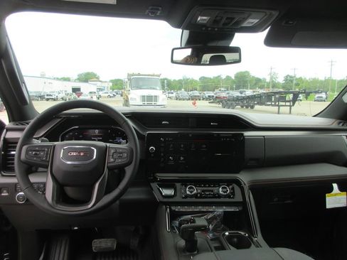 New 2026 GMC Sierra 1500 AT4 w/ AT4 Premium Package AWD/4WD image 16