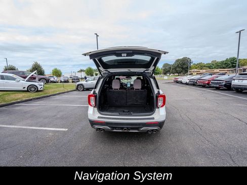 Used 2020 Ford Explorer Platinum w/ Premium Technology Package image 11