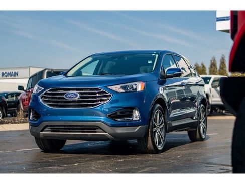 Used 2024 Ford Edge Titanium image 2