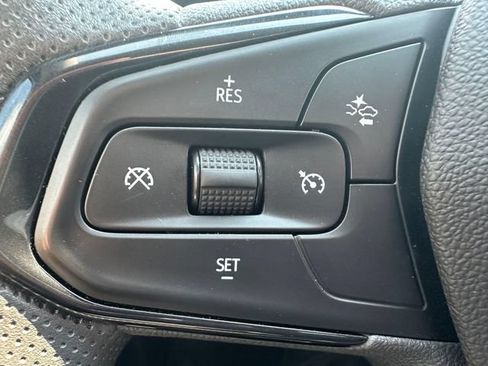 Used 2025 Chevrolet Trax LT FWD image 13