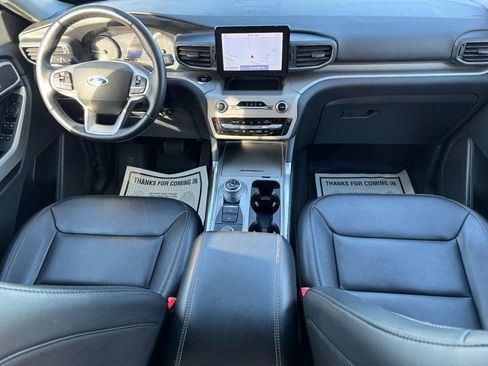 Used 2022 Ford Explorer XLT w/ Equipment Group 202A image 12
