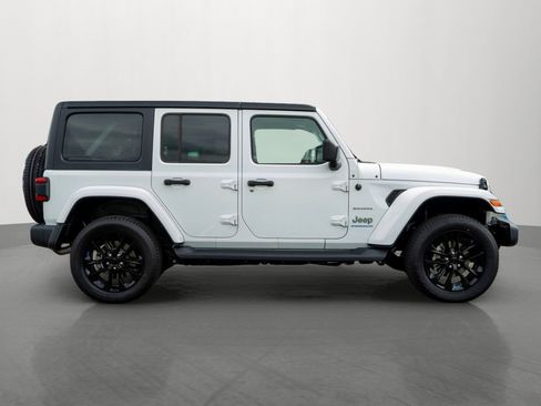 Used 2023 Jeep Wrangler Unlimited Sahara w/ Cold Weather Group AWD/4WD image 8