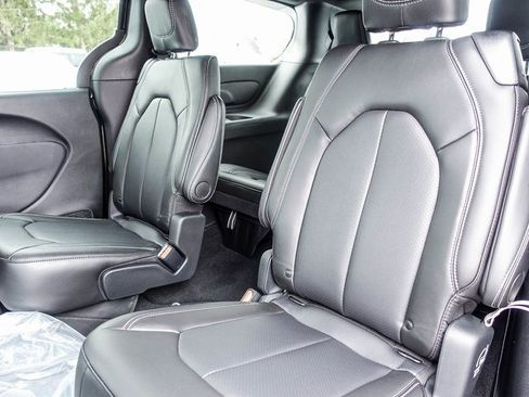 New 2026 Chrysler Pacifica Select image 19