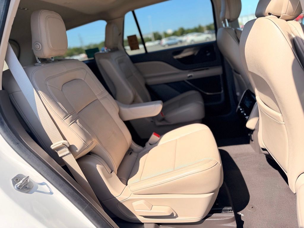 Used 2020 Lincoln Aviator Reserve w/ Equipment Group 201A AWD/4WD image 15