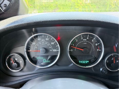 Used 2015 Jeep Wrangler Unlimited Rubicon w/ Connectivity Group AWD/4WD image 24
