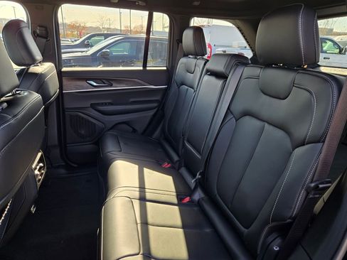 New 2025 Jeep Grand Cherokee Limited image 28