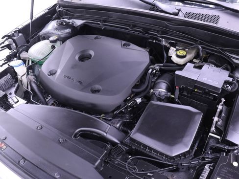 Used 2019 Volvo XC40 T5 Momentum image 24