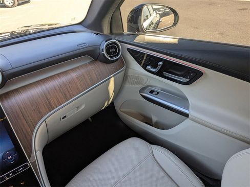 Used 2024 Mercedes-Benz GLC 300 GLC 300 image 14