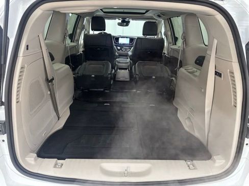 Used 2022 Chrysler Pacifica Limited image 27