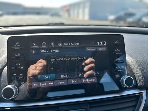 Used 2019 Honda Accord Touring image 14