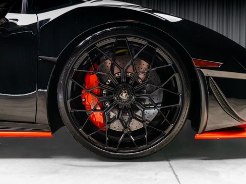 Used 2021 Lamborghini Huracan STO RWD image 30