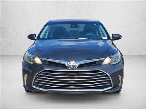 Used 2018 Toyota Avalon XLE image 2