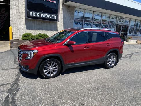 Used 2022 GMC Terrain SLT AWD/4WD image 2