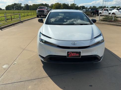 Used 2025 Toyota Prius Limited image 4