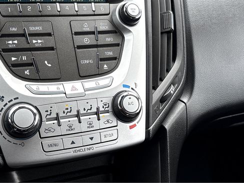 Used 2015 Chevrolet Equinox LT w/ Driver Convenience Package image 6