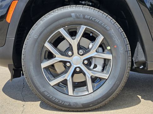 New 2025 Jeep Grand Cherokee Limited image 10