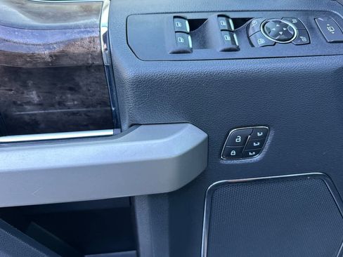 Used 2022 Ford F250 Lariat w/ Chrome Package image 12