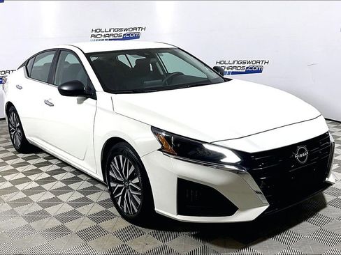 Used 2025 Nissan Altima 2.5 SV FWD image 3