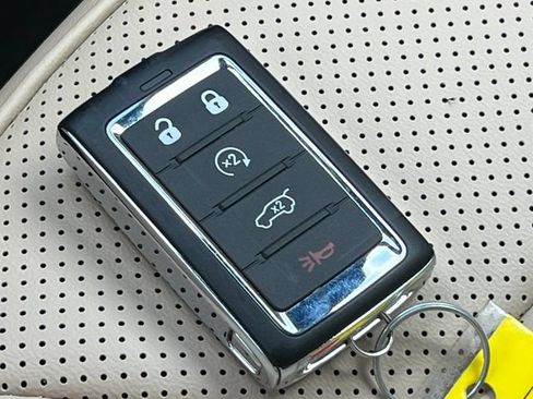 Used 2024 Jeep Grand Cherokee Limited w/ Luxury Tech Group II AWD/4WD image 36