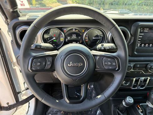 Used 2023 Jeep Wrangler Unlimited w/ Convenience Group AWD/4WD image 16