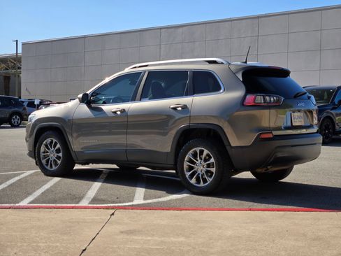 Used 2019 Jeep Cherokee Latitude Plus FWD image 5