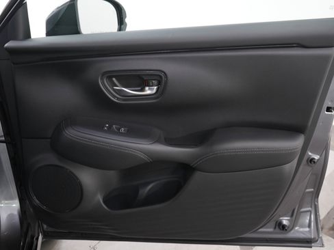 Used 2024 Honda HR-V EX-L image 11