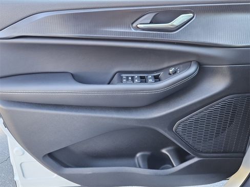 New 2025 Jeep Grand Cherokee Altitude image 25