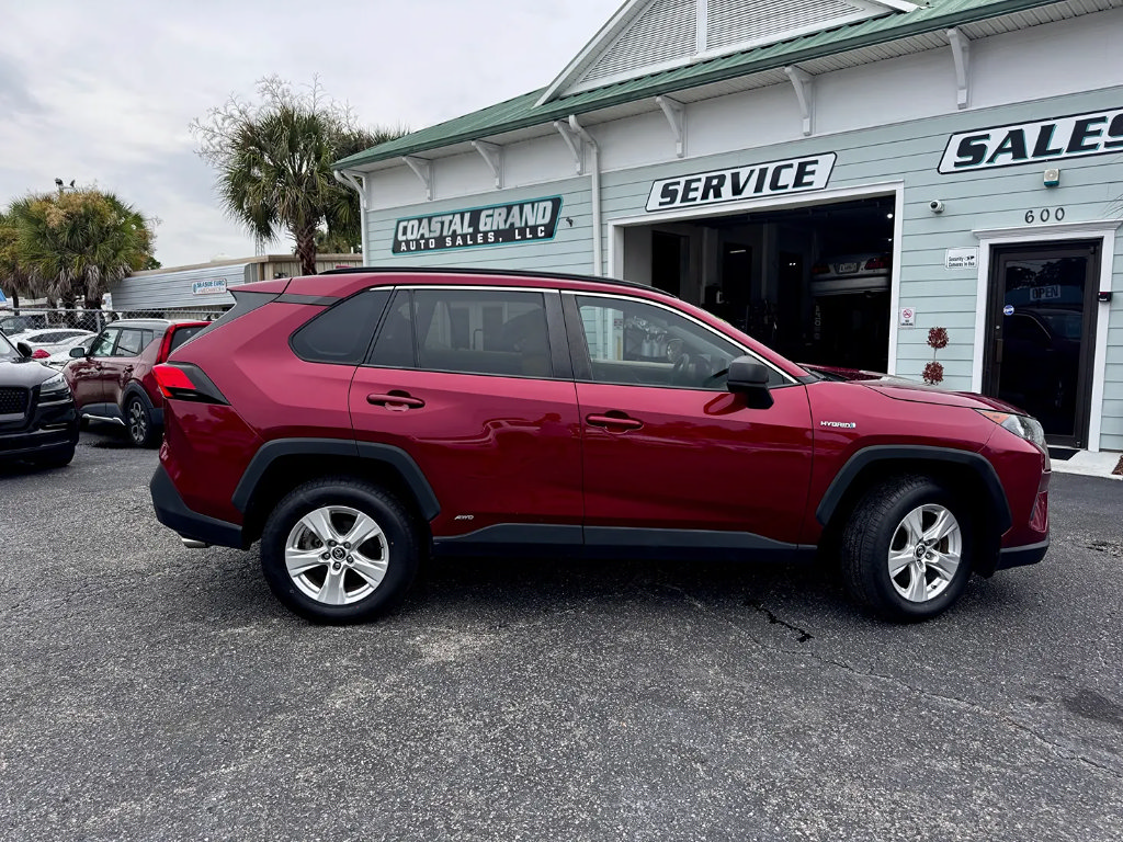 Used 2020 Toyota RAV4 LE AWD/4WD image 6