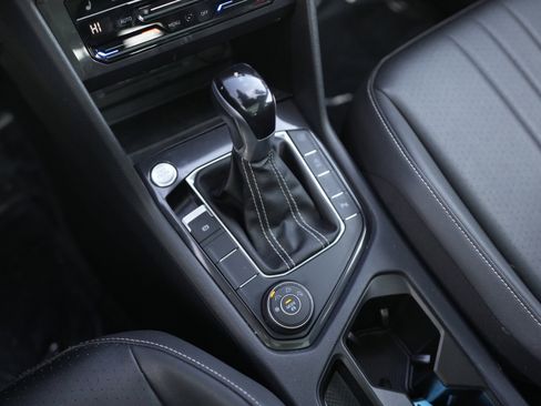 Used 2023 Volkswagen Tiguan SE R-Line image 16