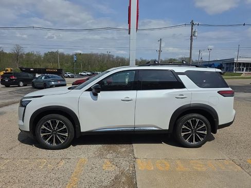 New 2026 Nissan Pathfinder Platinum AWD/4WD image 10