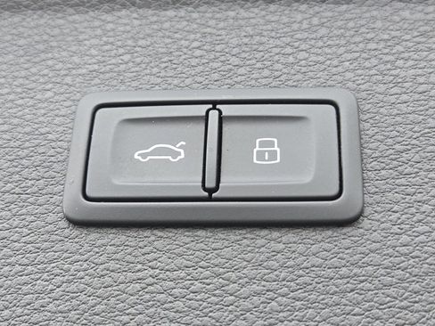 Used 2023 Audi Q5 2.0T Premium w/ Convenience Package image 21