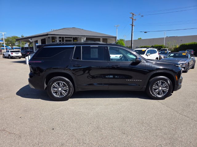 Used 2026 Chevrolet Traverse LT FWD image 3