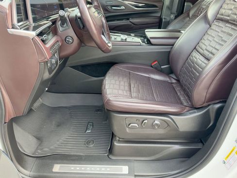 Certified 2024 Cadillac Escalade ESV Sport Platinum w/ LPO, ONYX Package image 4