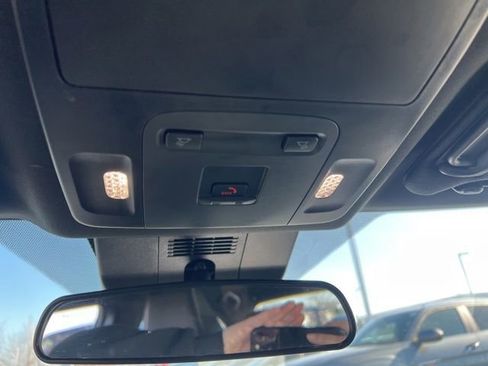 Used 2025 Toyota Camry SE image 24