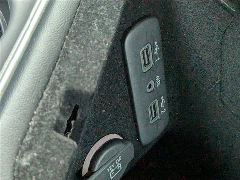 Used 2022 Dodge Challenger SXT image 17