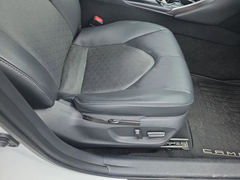 Used 2019 Toyota Camry XSE FWD image 12
