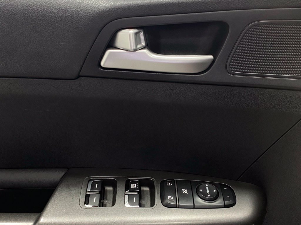 Used 2020 Kia Sportage LX AWD/4WD image 13