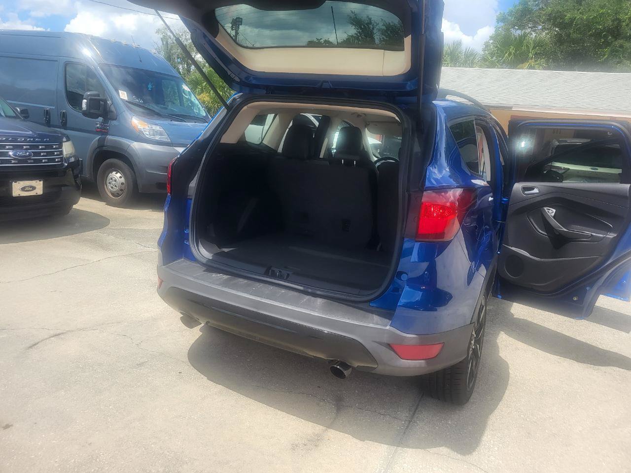 Used 2019 Ford Escape SE w/ SE Sport Appearance Package AWD/4WD image 28